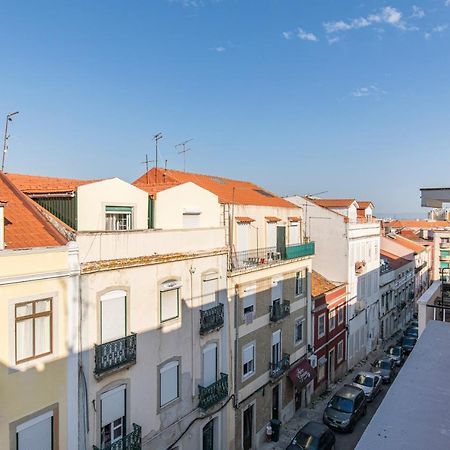 Lovelystay - Sunny 1Bdr Apartment W/Terrace Лиссабон Экстерьер фото