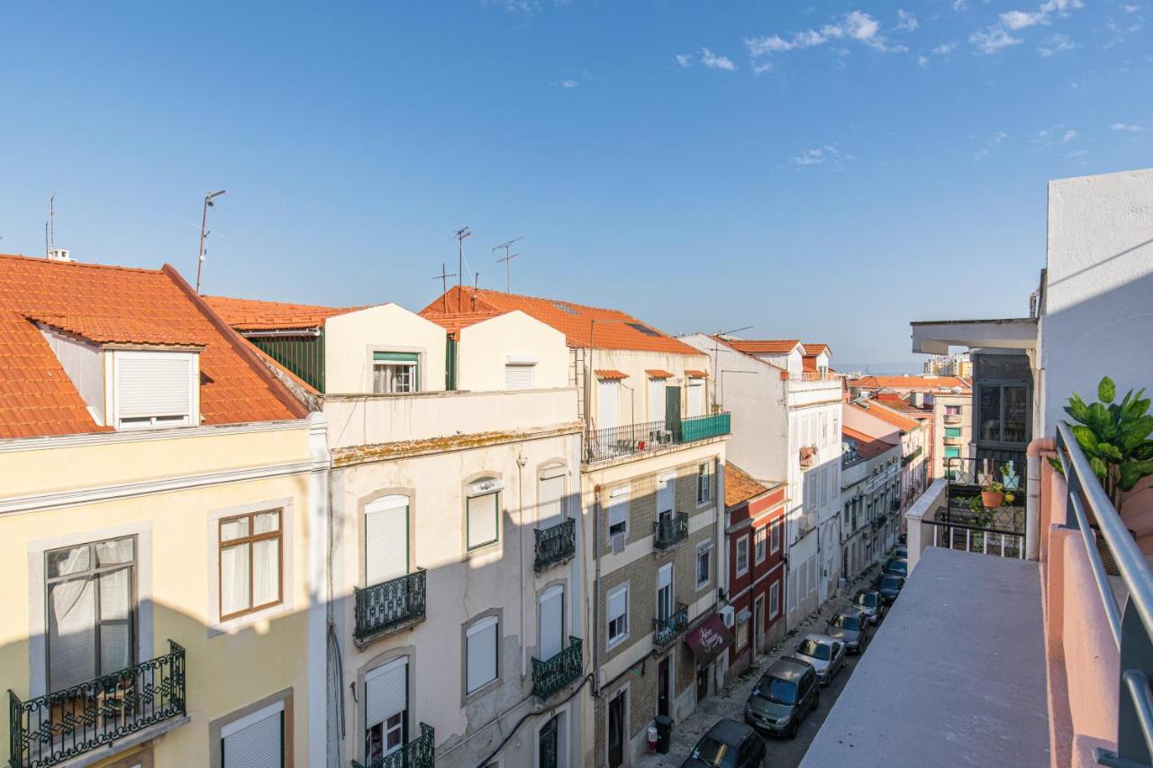 Lovelystay - Sunny 1Bdr Apartment W/Terrace Лиссабон Экстерьер фото