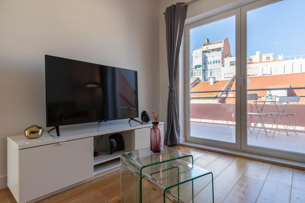 Lovelystay - Sunny 1Bdr Apartment W/Terrace Лиссабон Экстерьер фото