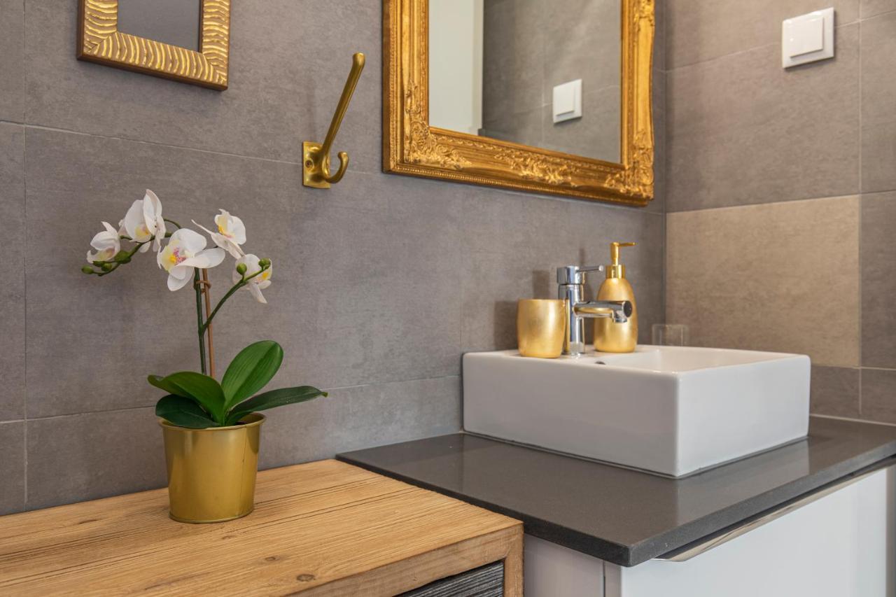 Lovelystay - Sunny 1Bdr Apartment W/Terrace Лиссабон Экстерьер фото